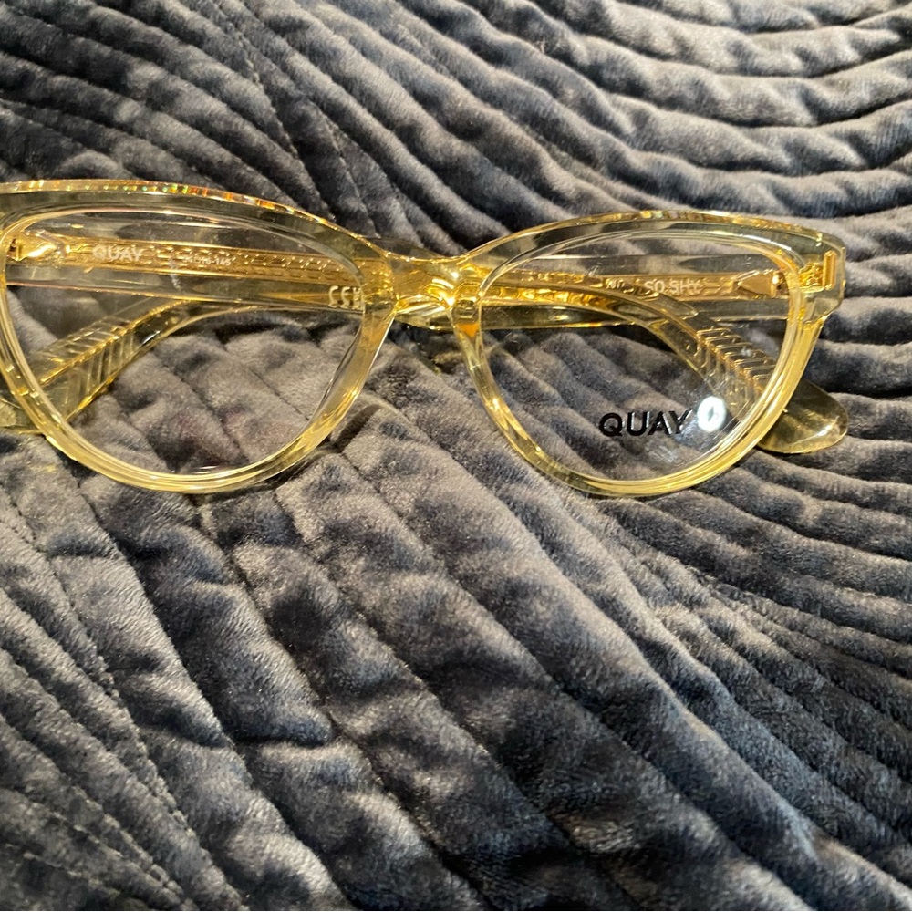 Quay Australia Transparent Gold Glasses So Shy